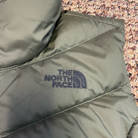 The North Face Olive Green Women’s 550 Puffer Vest, Size Small - Picture 7 of 12